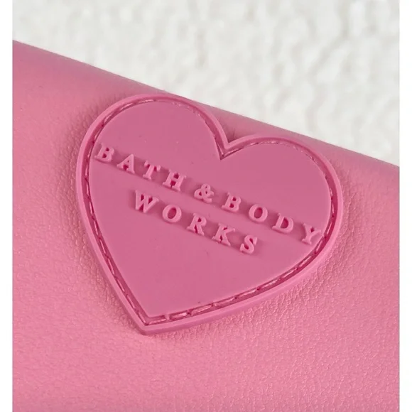 (NWT) BATH & BODY WORKS • 3-Piece Pink/White Faux Leather Cosmetic Travel Set - Picture 14 of 15